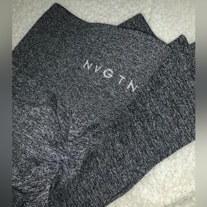 NVGTN XS Black Speckled Scrunch Leggings